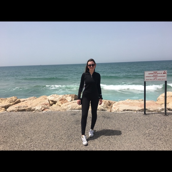 Meet your Posher, Lauren - Picture 1 of 1